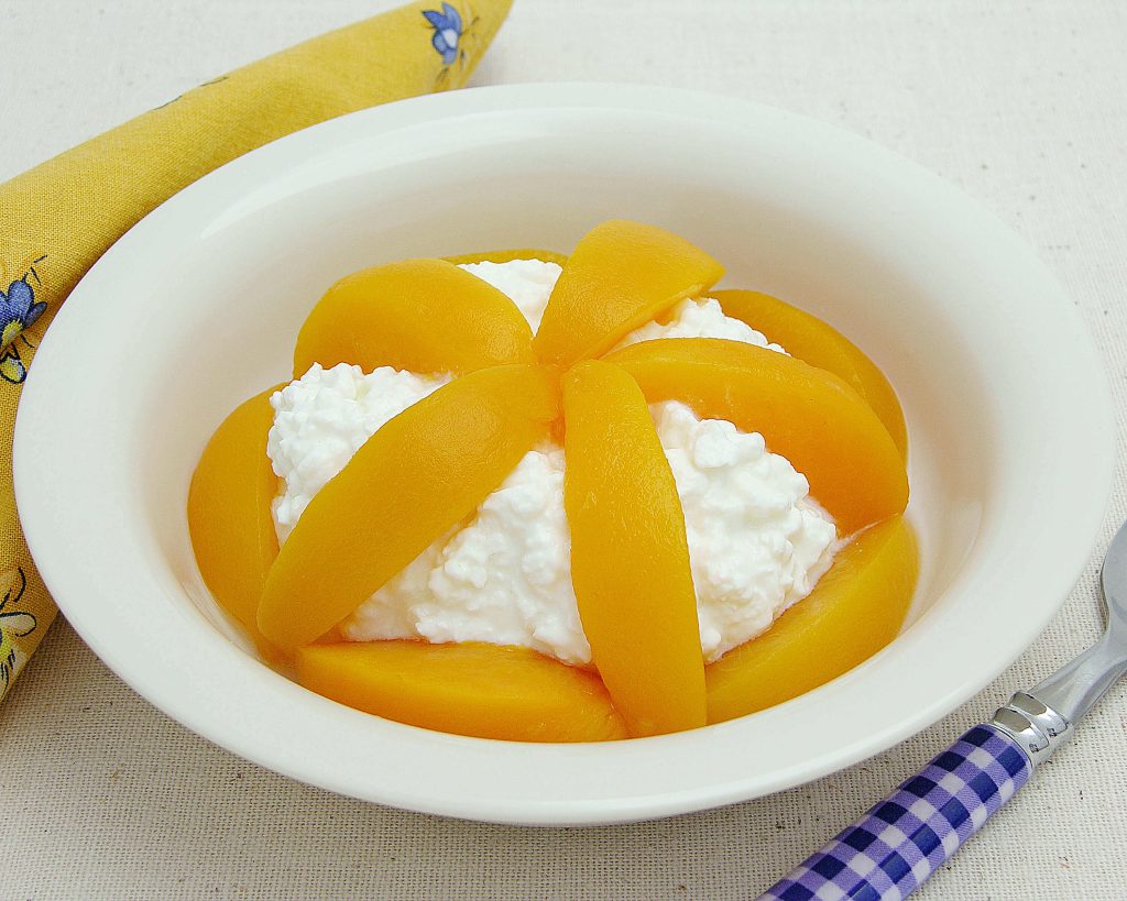 cottage cheese and peaches